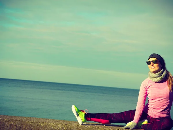 Woman fitness sport girl training outdoor in cold weather — Stock Photo, Image