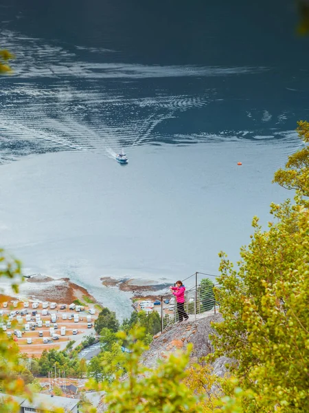 Geirangerfjord i wioska Geiranger w Norwegii — Zdjęcie stockowe