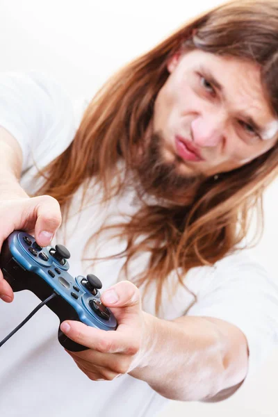 Unglücklicher Mann beim Spielen — Stockfoto