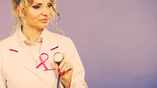 Doctor with pink cancer ribbon — Stock Photo, Image