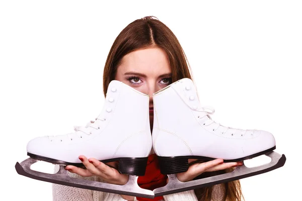 Menina atraente com patins no gelo. — Fotografia de Stock