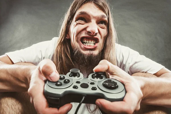 Homem estressado jogando no pad — Fotografia de Stock