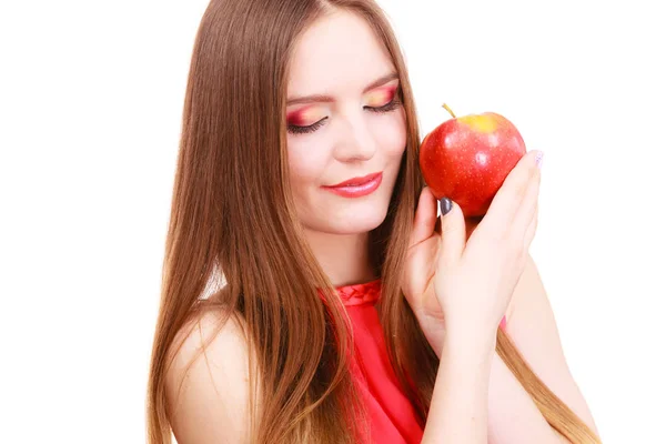 Femme charmante fille coloré maquillage tient pomme fruit — Photo