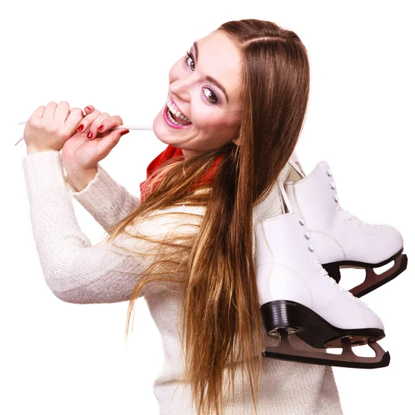 Lachende vrouw met schaatsen — Stockfoto
