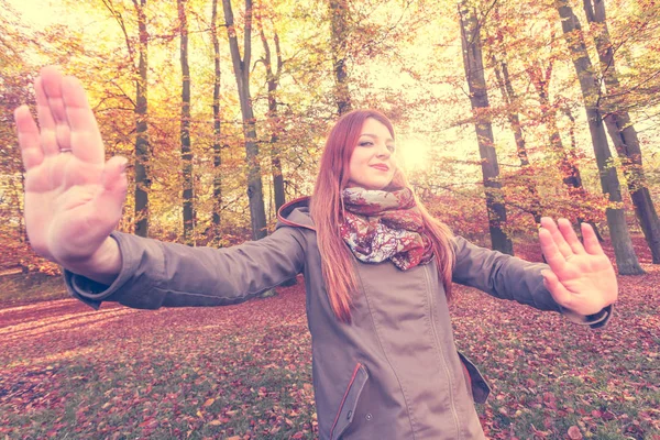 Young lady is enjoying the day outside. — Stock Photo, Image