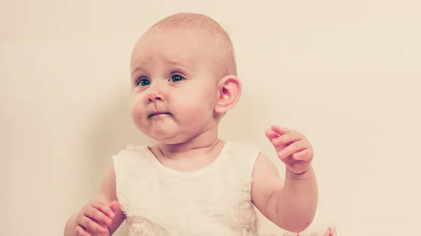 Kleine meisje kind portret — Stockfoto