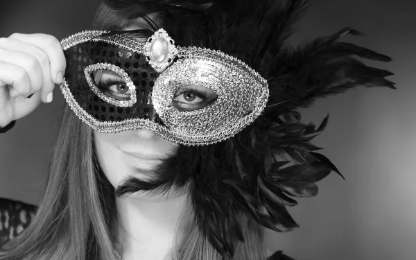 Sensuell kvinna med carnival mask. — Stockfoto