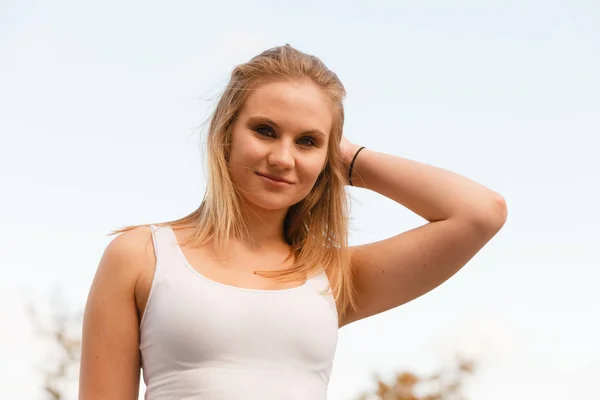 Jovem atraente mulher retrato — Fotografia de Stock