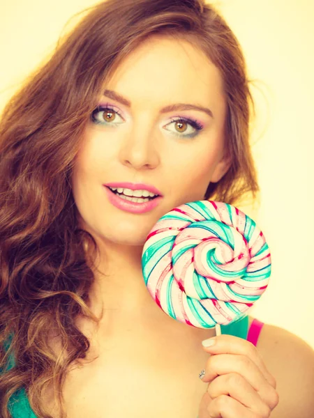 Woman charming girl with lollipop candy — Stock Photo, Image