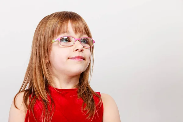 Porträtt av flicka i glasögon — Stockfoto