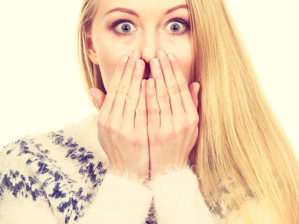 Shocked young woman covering mouth with hand — Stock Photo, Image