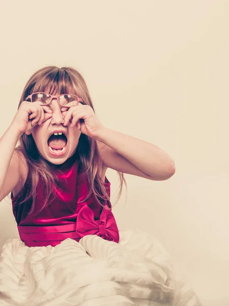 Niña divertida en gafas —  Fotos de Stock