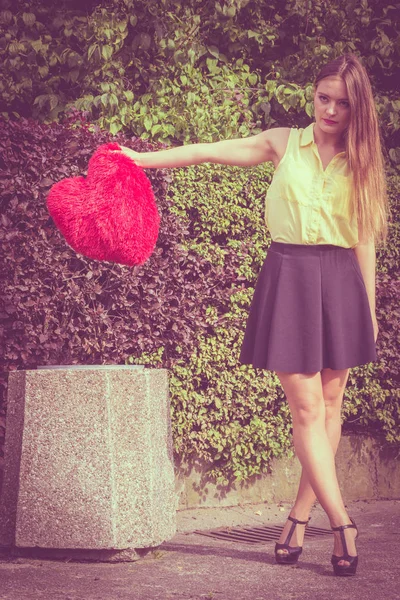 Sad woman throwing out heart — Stock Photo, Image
