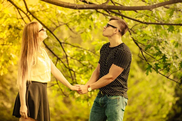 Affectionate couple in park. — Stock Photo, Image