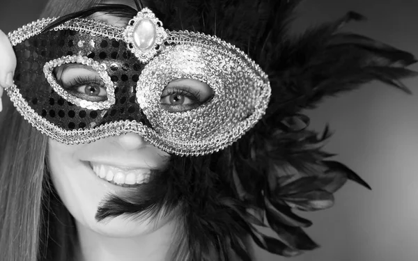 Vrouw met carnaval masker closeup — Stockfoto