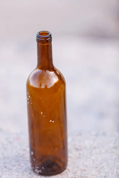 Botella de vino al aire libre — Foto de Stock