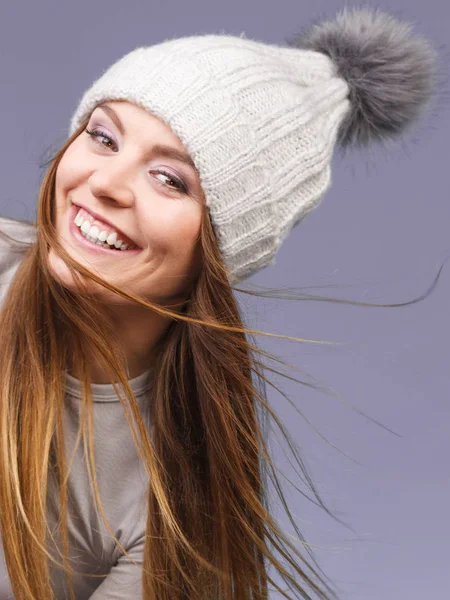 Woman wearing winter wool cap portrait — Stock Photo, Image