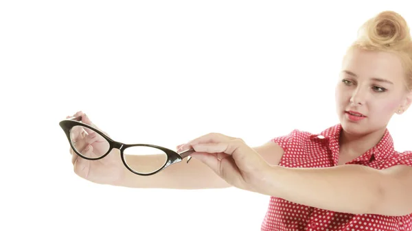 Blonde pin up girl holding retro glasses — Stock Photo, Image