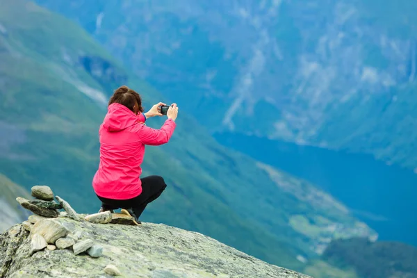 Toeristische foto van Dalsnibba uitkijkpunt Noorwegen — Stockfoto