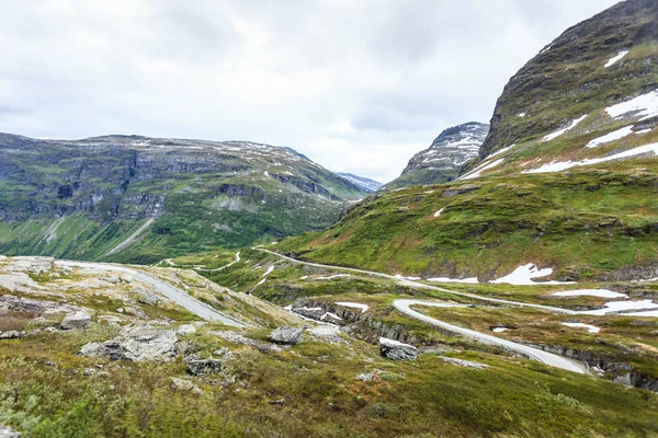 Road landskap i norska fjällen — Stockfoto