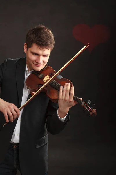 Hombre hombre vestido elegantemente tocando el violín — Foto de Stock