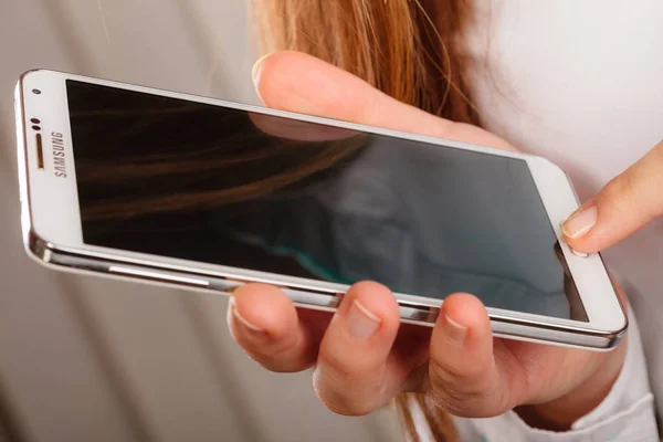 Samsung Galaxy Note 3 N9005 em mãos em dezembro 4, 2014, Polônia — Fotografia de Stock