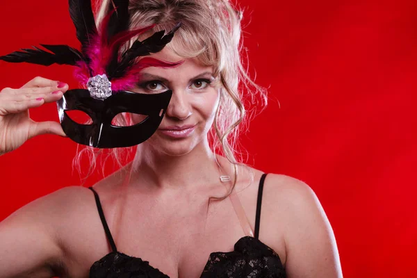 İnanılmaz bir kadın karnaval maskesi. — Stok fotoğraf