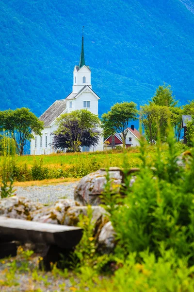 Eglise d'Oppstryn en Norvège — Photo