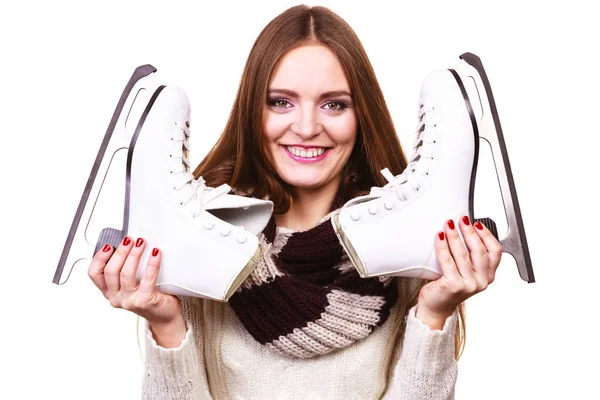 Mujer sonriente con patines de hielo —  Fotos de Stock