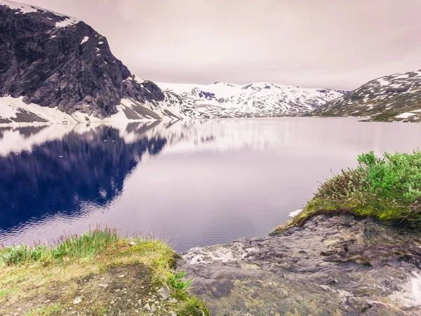 Djupvatnet lake, Noorwegen — Stockfoto