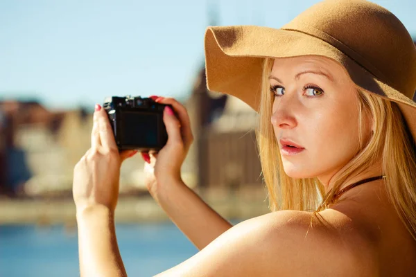 Beautiful elegant woman caught on taking pictures — Stock Photo, Image