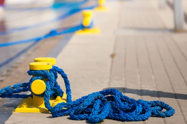 Sailing ropes tied around pins in sunlight — Stock Photo, Image