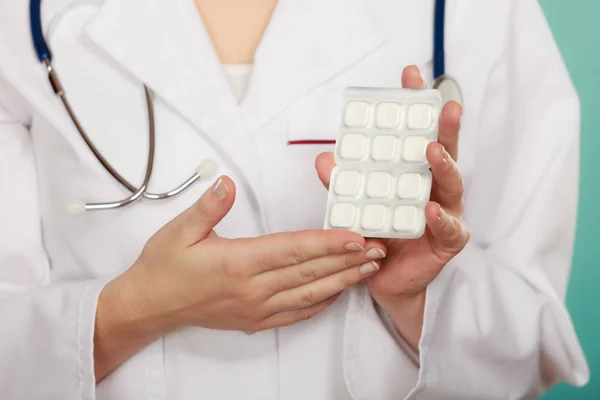 Pharmacist with pills medication. — Stock Photo, Image