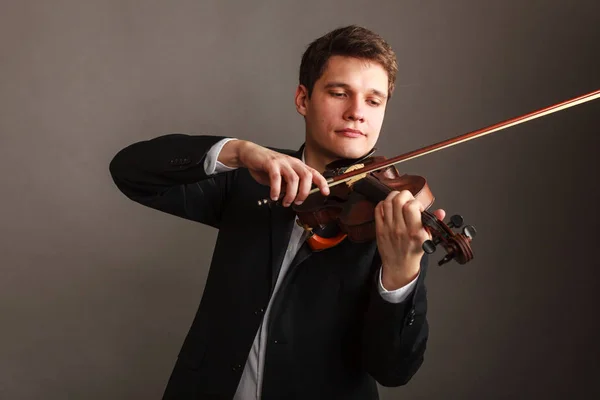 Hombre hombre vestido elegantemente tocando el violín —  Fotos de Stock