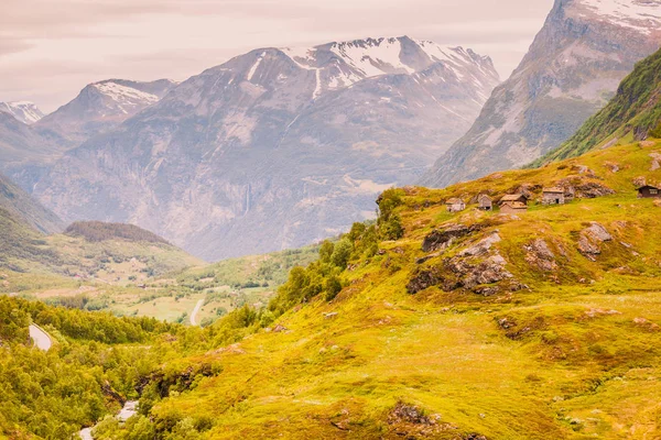 Norvég régi Tájházak-hegység. — Stock Fotó