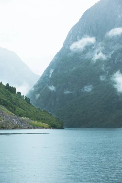 Bergen en fjord in Noorwegen, Scandinavië Sognefjord. — Stockfoto