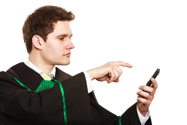 Advocaat gebruiken smartphone scherm van de aanraking. — Stockfoto