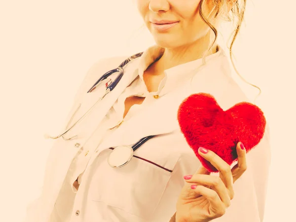 Female cardiologist with red heart. — Stock Photo, Image