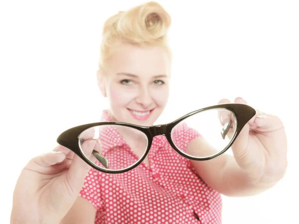 Blonde pin up girl holding retro glasses — Stock Photo, Image