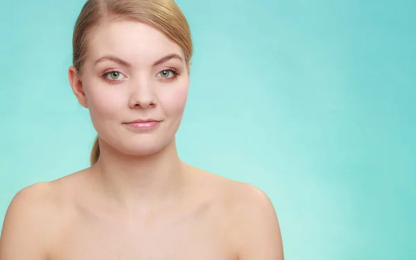 Beautiful woman with bare shoulders — Stock Photo, Image