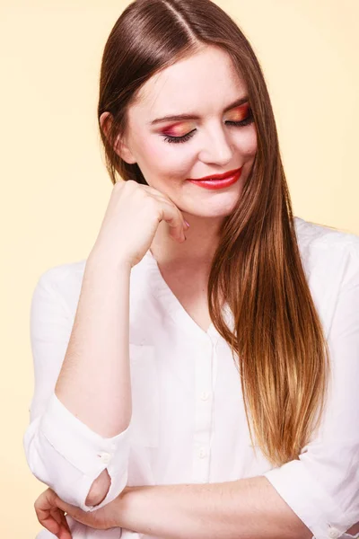 Mujer atractiva con pensamiento y contemplación —  Fotos de Stock