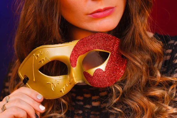 Female hand holds carnival mask closeup — Stock Photo, Image