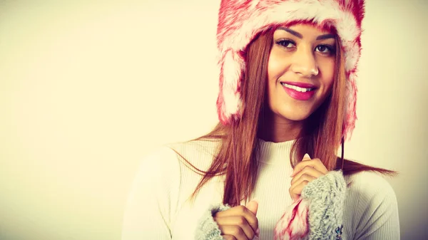 Mulato mujer en traje de invierno . —  Fotos de Stock