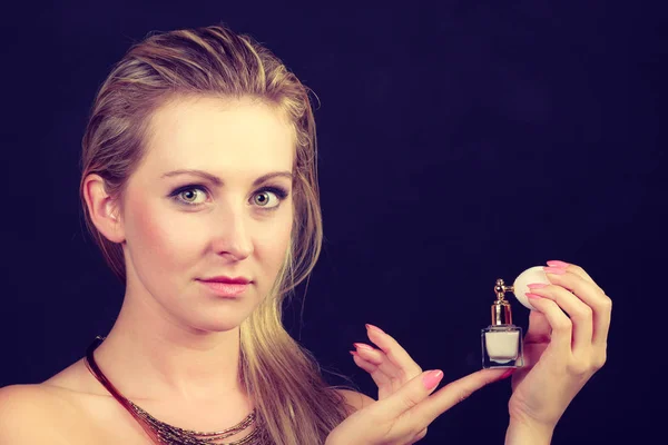 Beautiful woman with holding and applying perfume — Stock Photo, Image