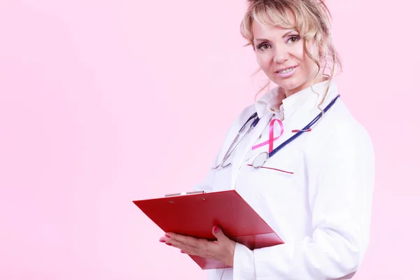 Mujer médico diagnosticar paciente — Foto de Stock