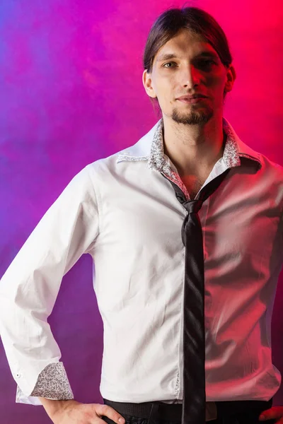 Man in overhemd en stropdas. — Stockfoto