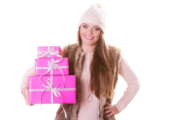 Ładna kobieta moda z pudełkami prezenty. Boże Narodzenie. — Zdjęcie stockowe