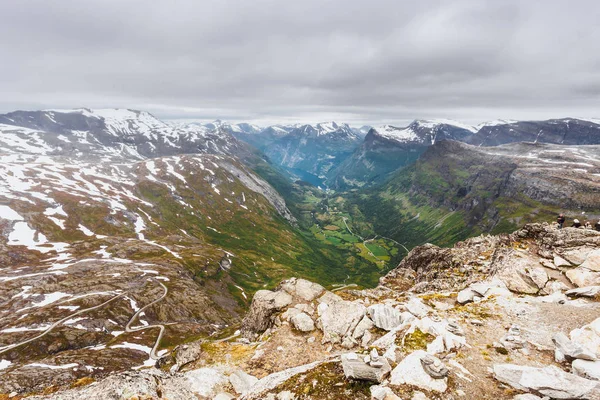Ver en Geirangerfjord desde el mirador Dalsnibba en Noruega — Foto de Stock