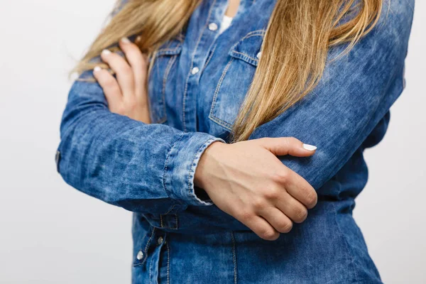 Beautiful model posing in the studio. — Stock Photo, Image