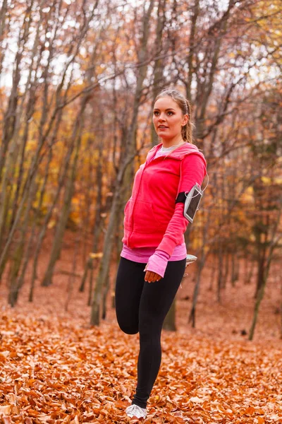 Fit girl doing stretching outdoor. — Stock Photo, Image